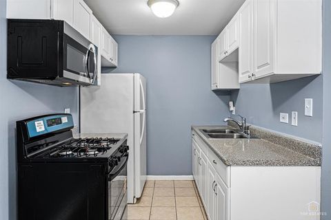 Tiny photo for 983 Crimson Court #2-206, Prospect Heights, IL 60070 (MLS # 12608835)