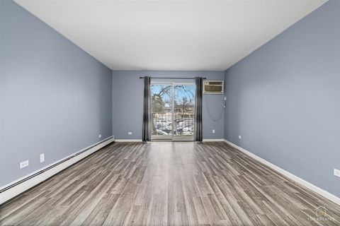 Tiny photo for 983 Crimson Court #2-206, Prospect Heights, IL 60070 (MLS # 12608835)