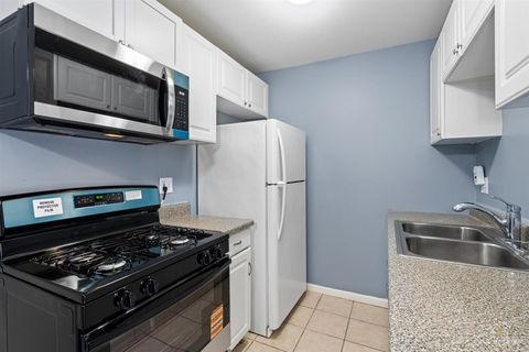 Tiny photo for 983 Crimson Court #2-206, Prospect Heights, IL 60070 (MLS # 12608835)