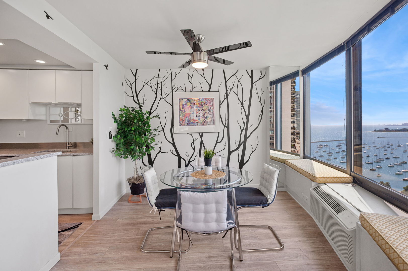 Chicago, Illinois 60601, United States, 1 Bedroom Bedrooms, ,2 BathroomsBathrooms,Residential,Active,202774