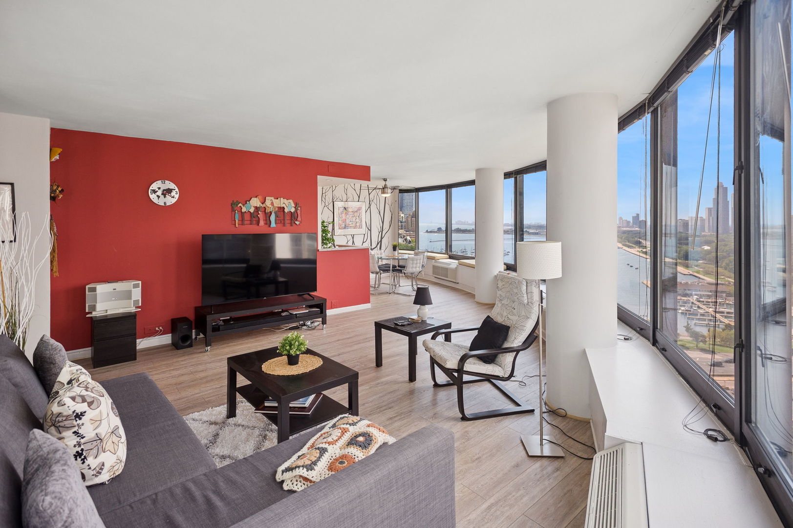 Chicago, Illinois 60601, United States, 1 Bedroom Bedrooms, ,2 BathroomsBathrooms,Residential,Active,202774