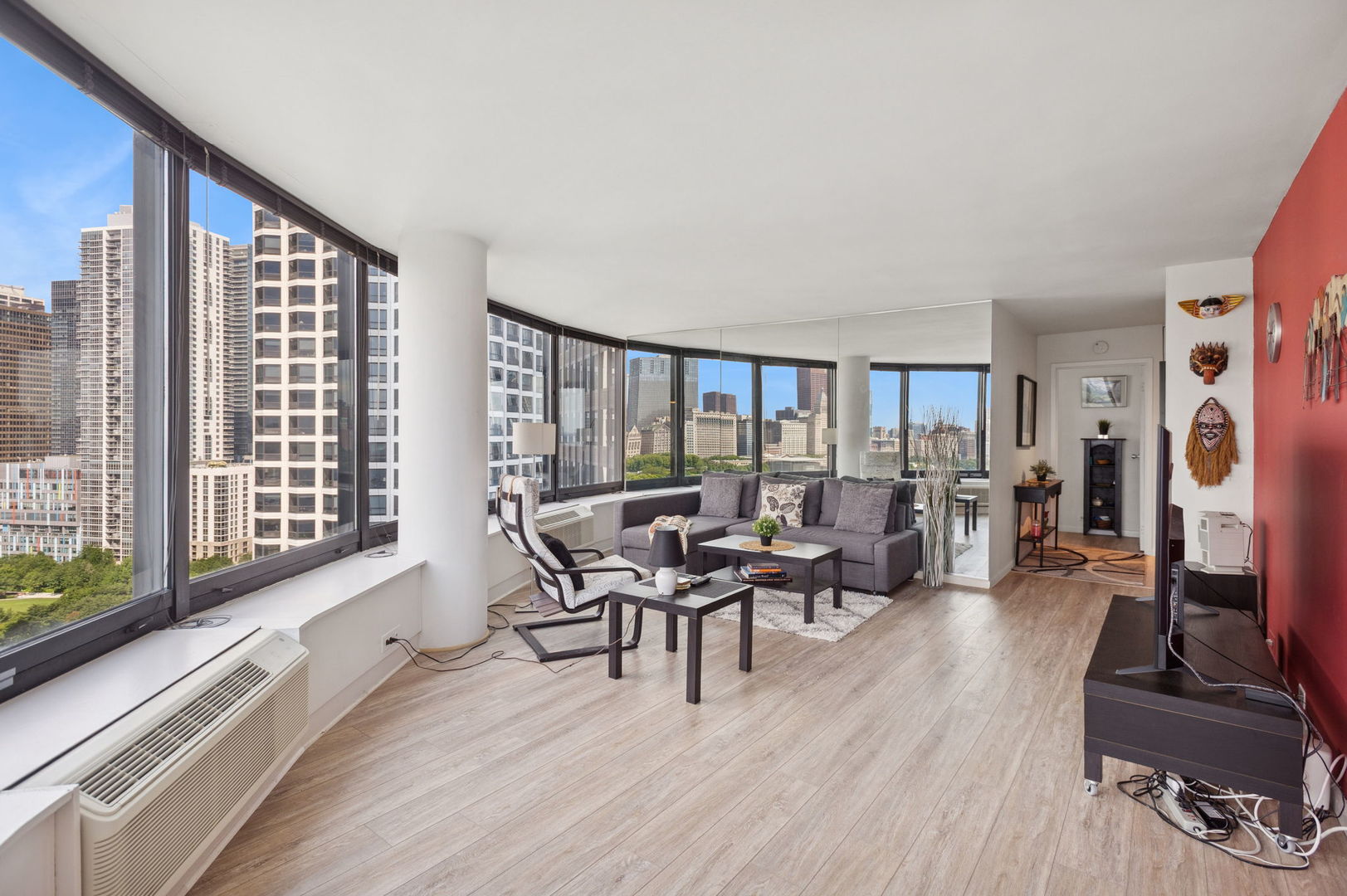 Chicago, Illinois 60601, United States, 1 Bedroom Bedrooms, ,2 BathroomsBathrooms,Residential,Active,202774
