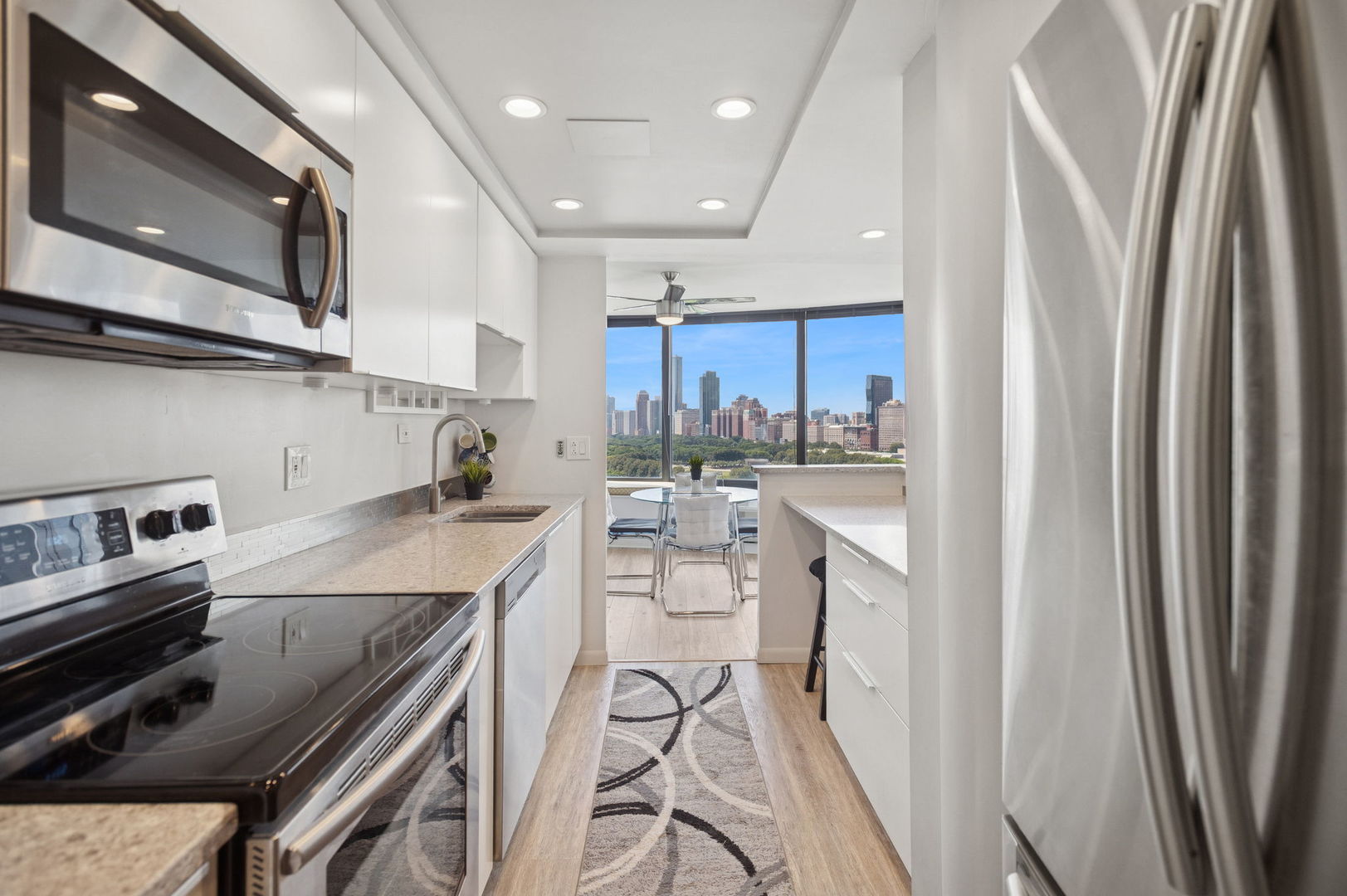 Chicago, Illinois 60601, United States, 1 Bedroom Bedrooms, ,2 BathroomsBathrooms,Residential,Active,202774