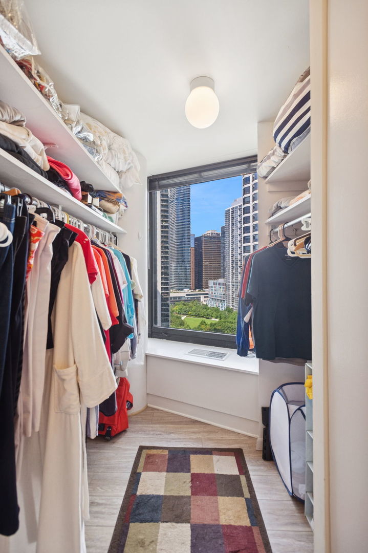 Chicago, Illinois 60601, United States, 1 Bedroom Bedrooms, ,2 BathroomsBathrooms,Residential,Active,202774