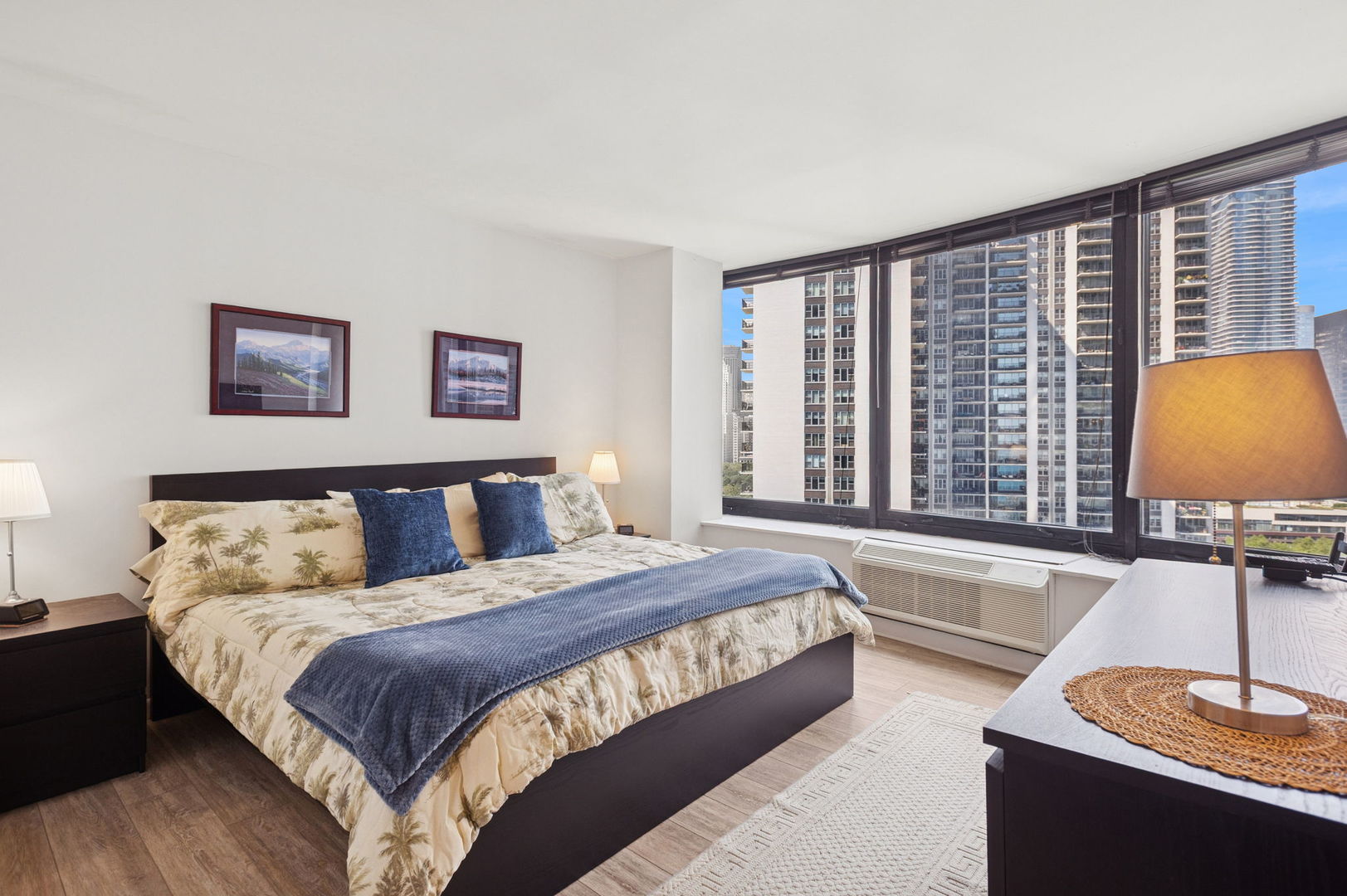 Chicago, Illinois 60601, United States, 1 Bedroom Bedrooms, ,2 BathroomsBathrooms,Residential,Active,202774