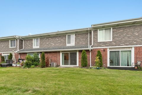 Tiny photo for 15 Cour Deauville, Palos Hills, IL 60465 (MLS # 12674077)
