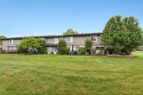 Tiny photo for 15 Cour Deauville, Palos Hills, IL 60465 (MLS # 12674077)