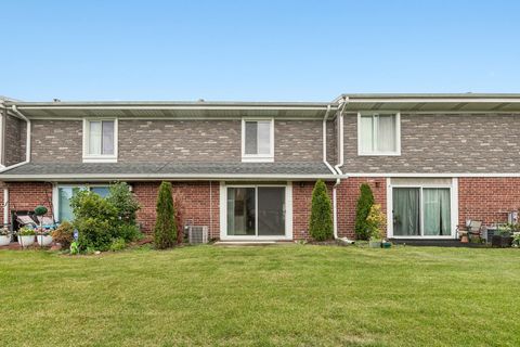 Tiny photo for 15 Cour Deauville, Palos Hills, IL 60465 (MLS # 12674077)