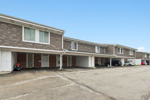 Tiny photo for 15 Cour Deauville, Palos Hills, IL 60465 (MLS # 12674077)