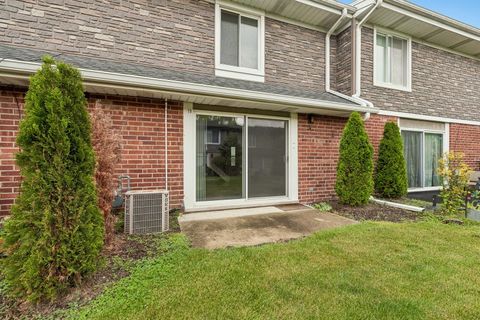 Tiny photo for 15 Cour Deauville, Palos Hills, IL 60465 (MLS # 12674077)