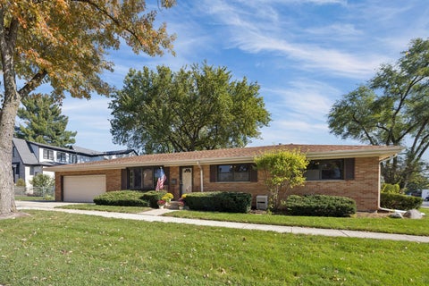 Photo of 303 E Butterfield Road, Elmhurst, IL 60126 (MLS # 12790351)