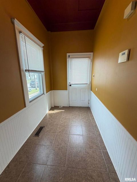 Tiny photo for 1020 GIRARD Street, Metropolis, IL 62960 (MLS # EB459911)