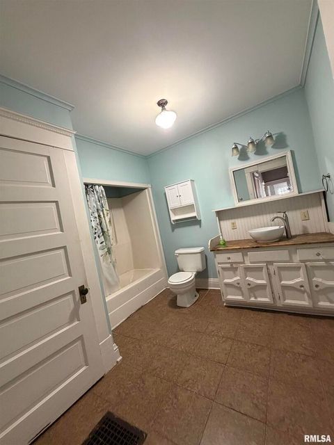 Tiny photo for 1020 GIRARD Street, Metropolis, IL 62960 (MLS # EB459911)