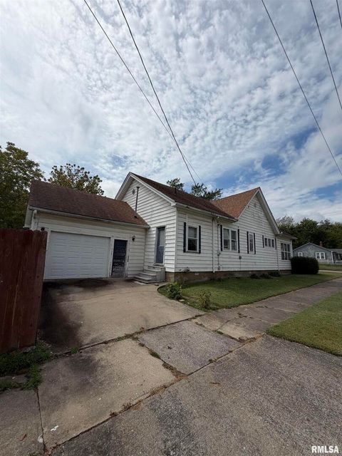 Tiny photo for 1020 GIRARD Street, Metropolis, IL 62960 (MLS # EB459911)