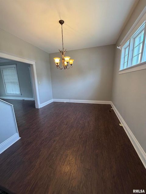 Tiny photo for 1020 GIRARD Street, Metropolis, IL 62960 (MLS # EB459911)