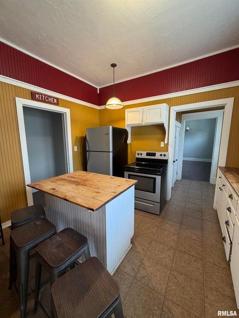 Tiny photo for 1020 GIRARD Street, Metropolis, IL 62960 (MLS # EB459911)