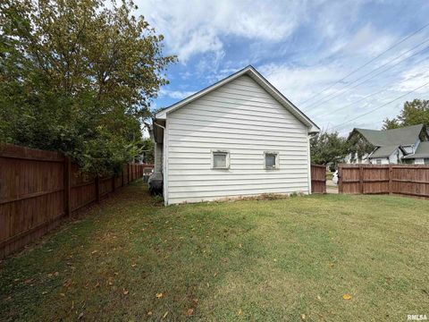 Tiny photo for 1020 GIRARD Street, Metropolis, IL 62960 (MLS # EB459911)