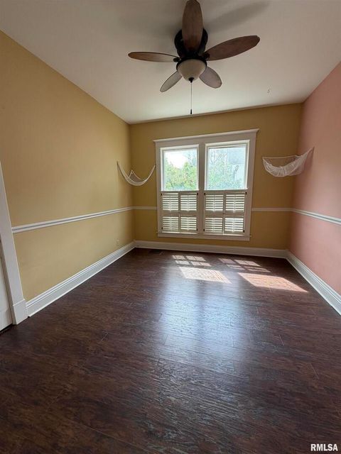 Tiny photo for 1020 GIRARD Street, Metropolis, IL 62960 (MLS # EB459911)