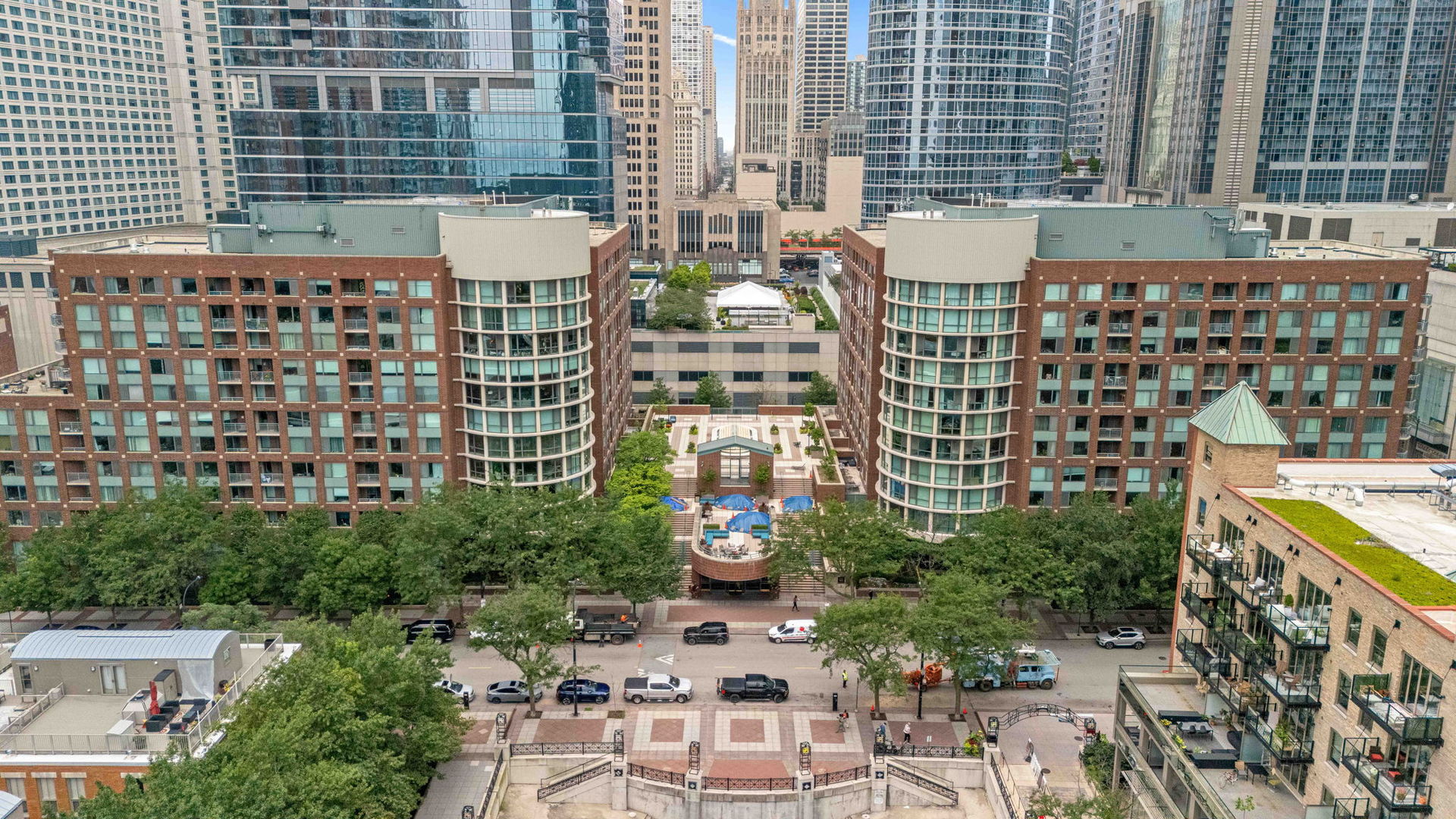 440 N Mcclurg Court 805