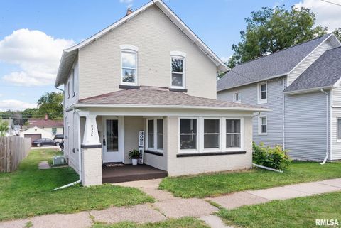 Photo of 2326 5TH Street, Moline, IL 61265 (MLS # QC4267795)