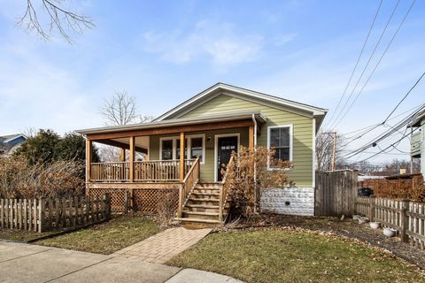 Tiny photo for 1460 Dewey Avenue, Evanston, IL 60201 (MLS # 12574277)