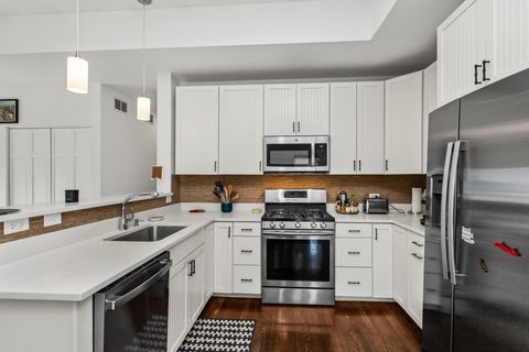 Tiny photo for 1460 Dewey Avenue, Evanston, IL 60201 (MLS # 12574277)