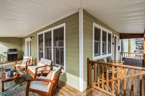 Tiny photo for 1460 Dewey Avenue, Evanston, IL 60201 (MLS # 12574277)