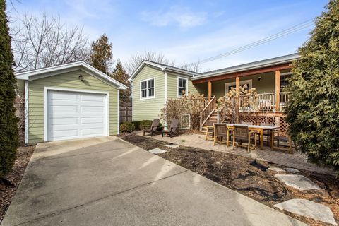 Tiny photo for 1460 Dewey Avenue, Evanston, IL 60201 (MLS # 12574277)