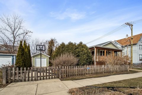 Tiny photo for 1460 Dewey Avenue, Evanston, IL 60201 (MLS # 12574277)