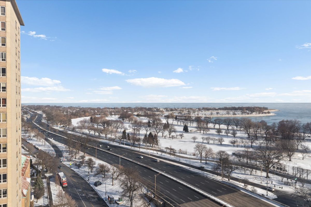 3950 N Lake Shore Drive 1730