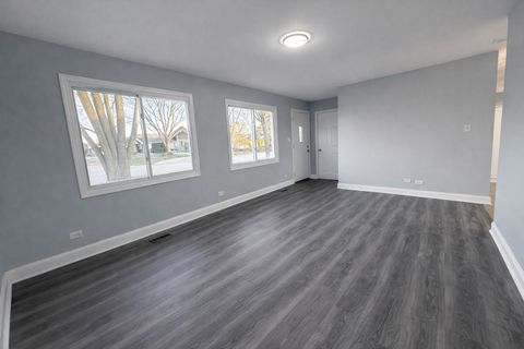 Tiny photo for 5522 W Celebrity Circle, Hanover Park, IL 60133 (MLS # 12597217)