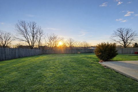 Tiny photo for 5522 W Celebrity Circle, Hanover Park, IL 60133 (MLS # 12597217)