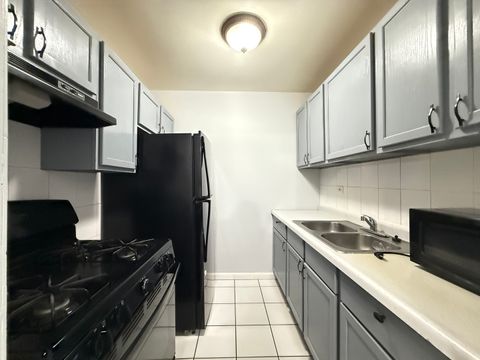 Tiny photo for 600 Mesa Drive #104, Hoffman Estates, IL 60169 (MLS # 12503773)