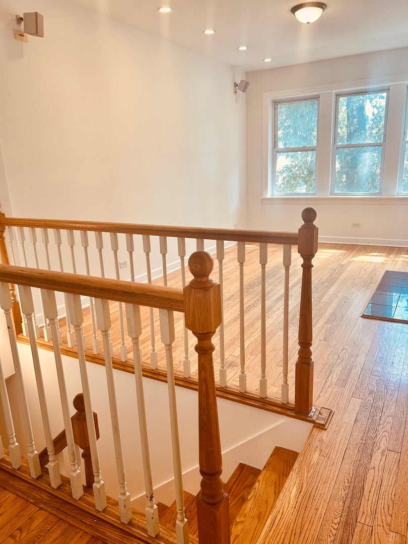 3222 W BERTEAU Avenue 1