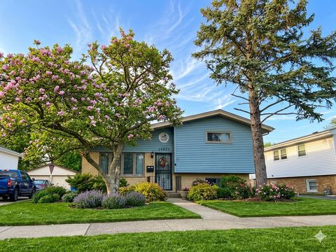 Photo of 14927 Kenton Avenue, Midlothian, IL 60445 (MLS # 12598037)