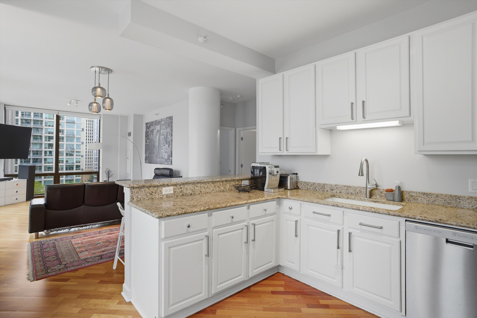 233 E 13th Street 909