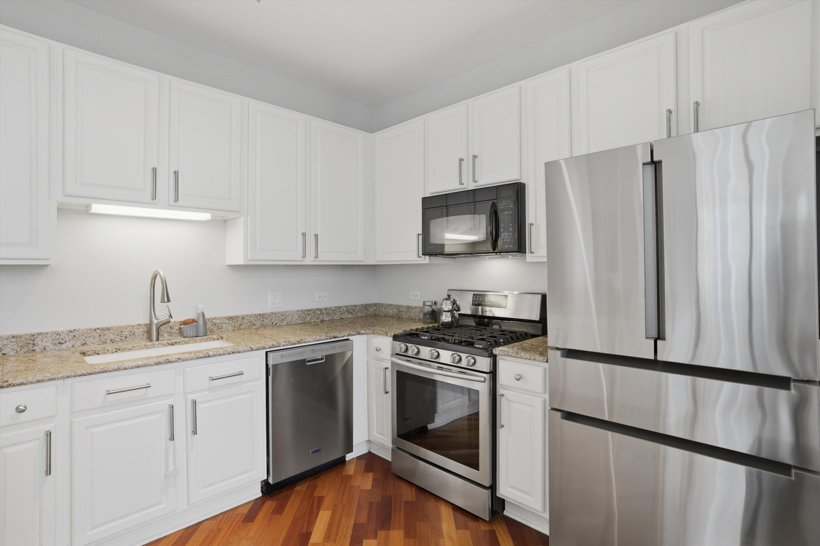 233 E 13th Street 909