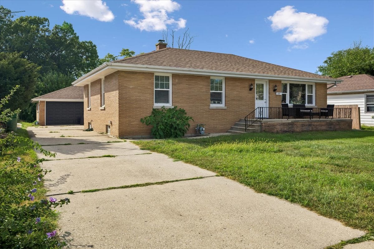 1305 N Prairie Avenue