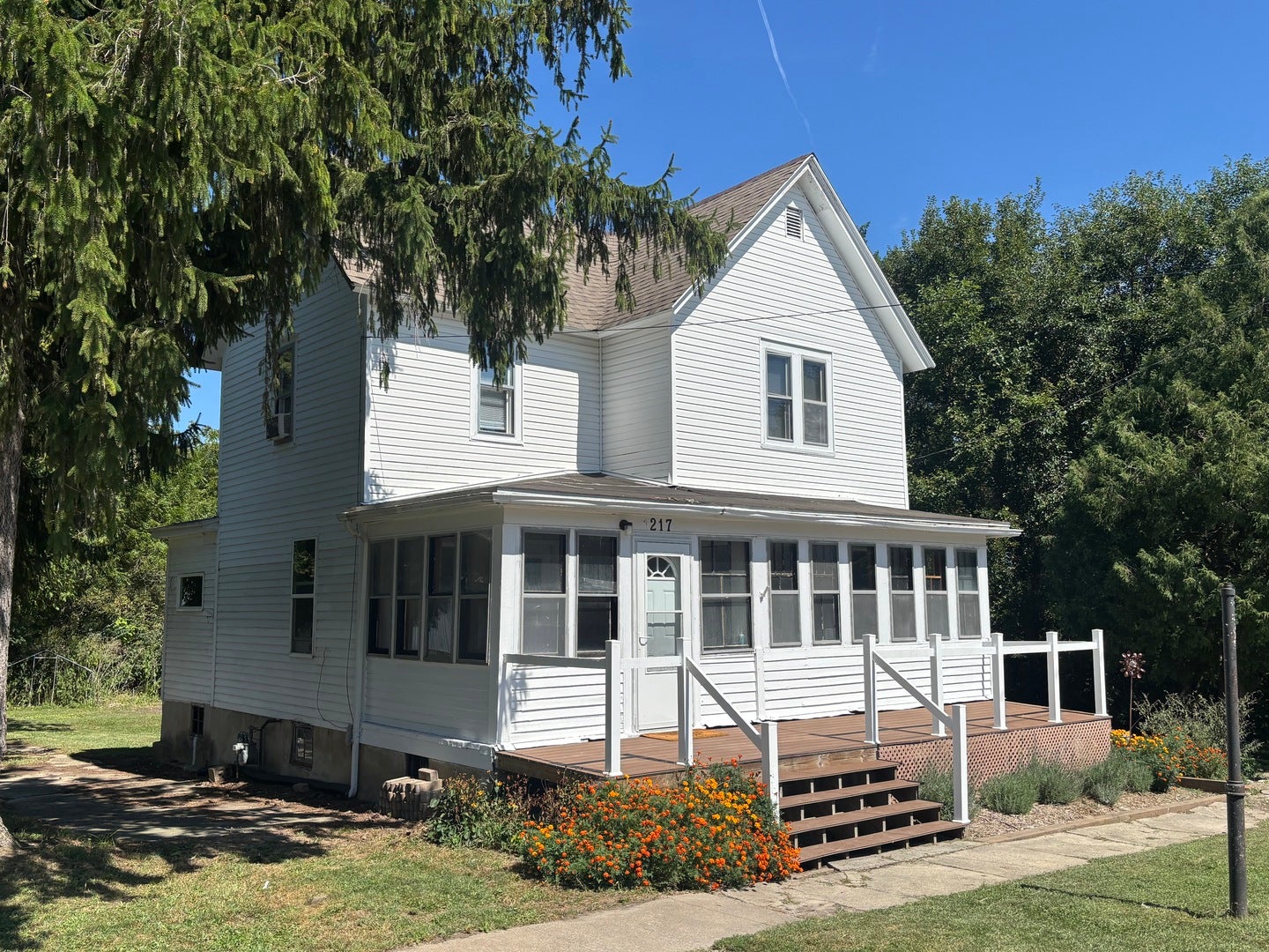 217 E Dorion Street