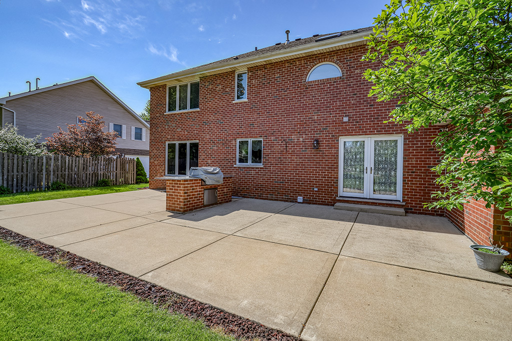 Properties 3 705 Ridgefield Road