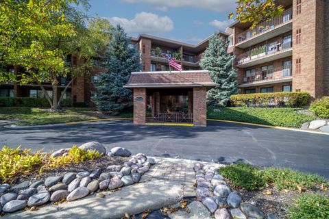 Photo of 51 Old Oak Drive #414, Buffalo Grove, IL 60089 (MLS # 12498683)