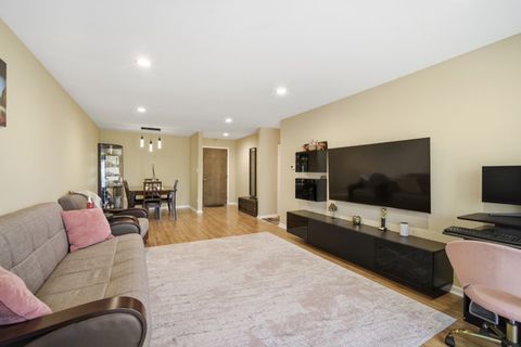 Tiny photo for 51 Old Oak Drive #414, Buffalo Grove, IL 60089 (MLS # 12498683)