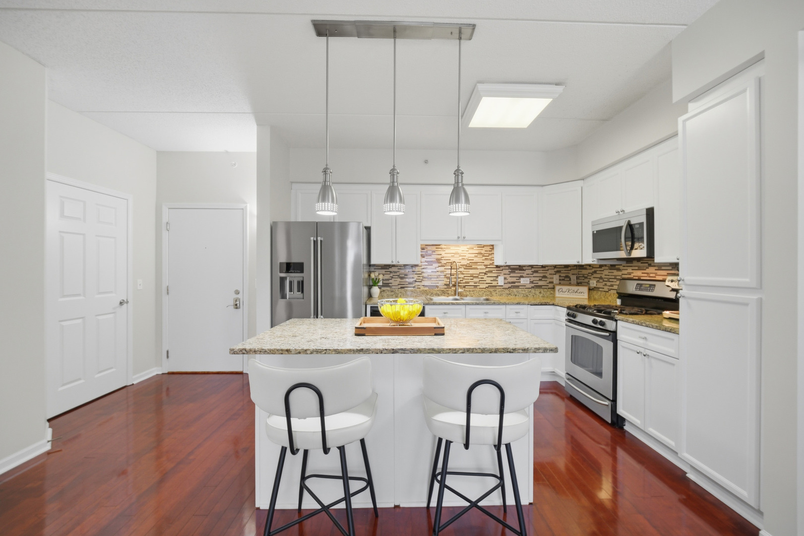 Des Plaines, Illinois 60016, United States, 2 Bedrooms Bedrooms, ,2 BathroomsBathrooms,Residential,Active,252724