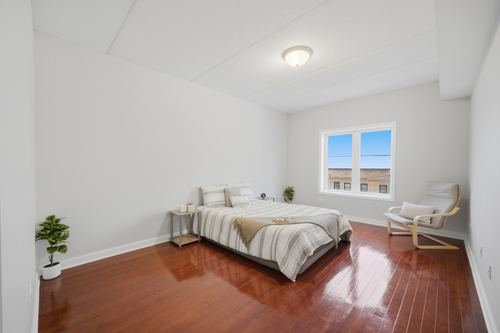 Des Plaines, Illinois 60016, United States, 2 Bedrooms Bedrooms, ,2 BathroomsBathrooms,Residential,Active,252724