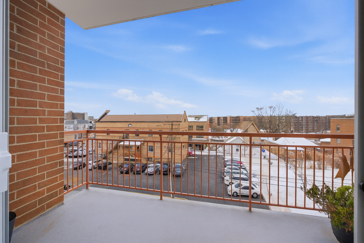 Des Plaines, Illinois 60016, United States, 2 Bedrooms Bedrooms, ,2 BathroomsBathrooms,Residential,Active,252724