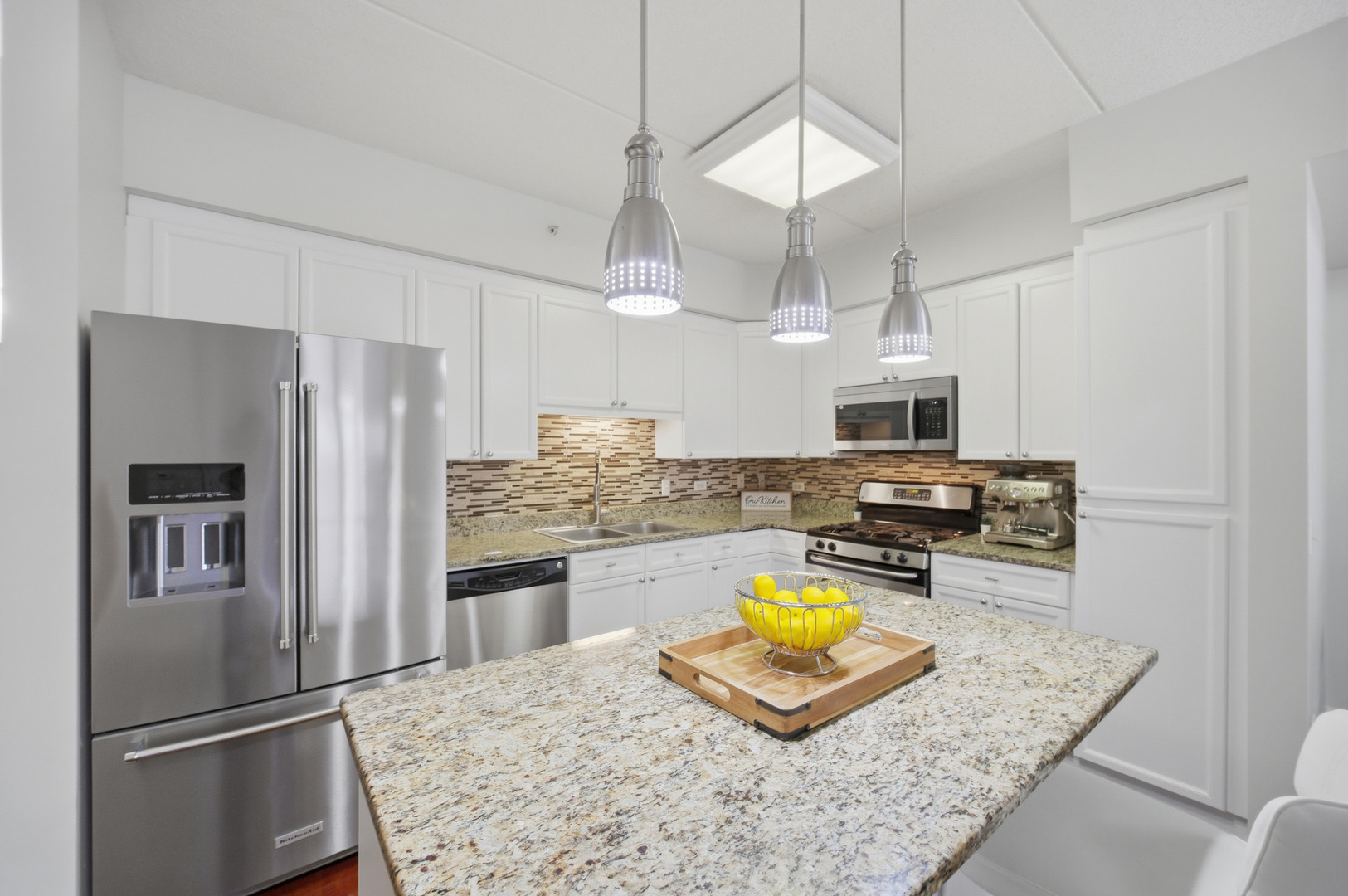 Des Plaines, Illinois 60016, United States, 2 Bedrooms Bedrooms, ,2 BathroomsBathrooms,Residential,Active,252724