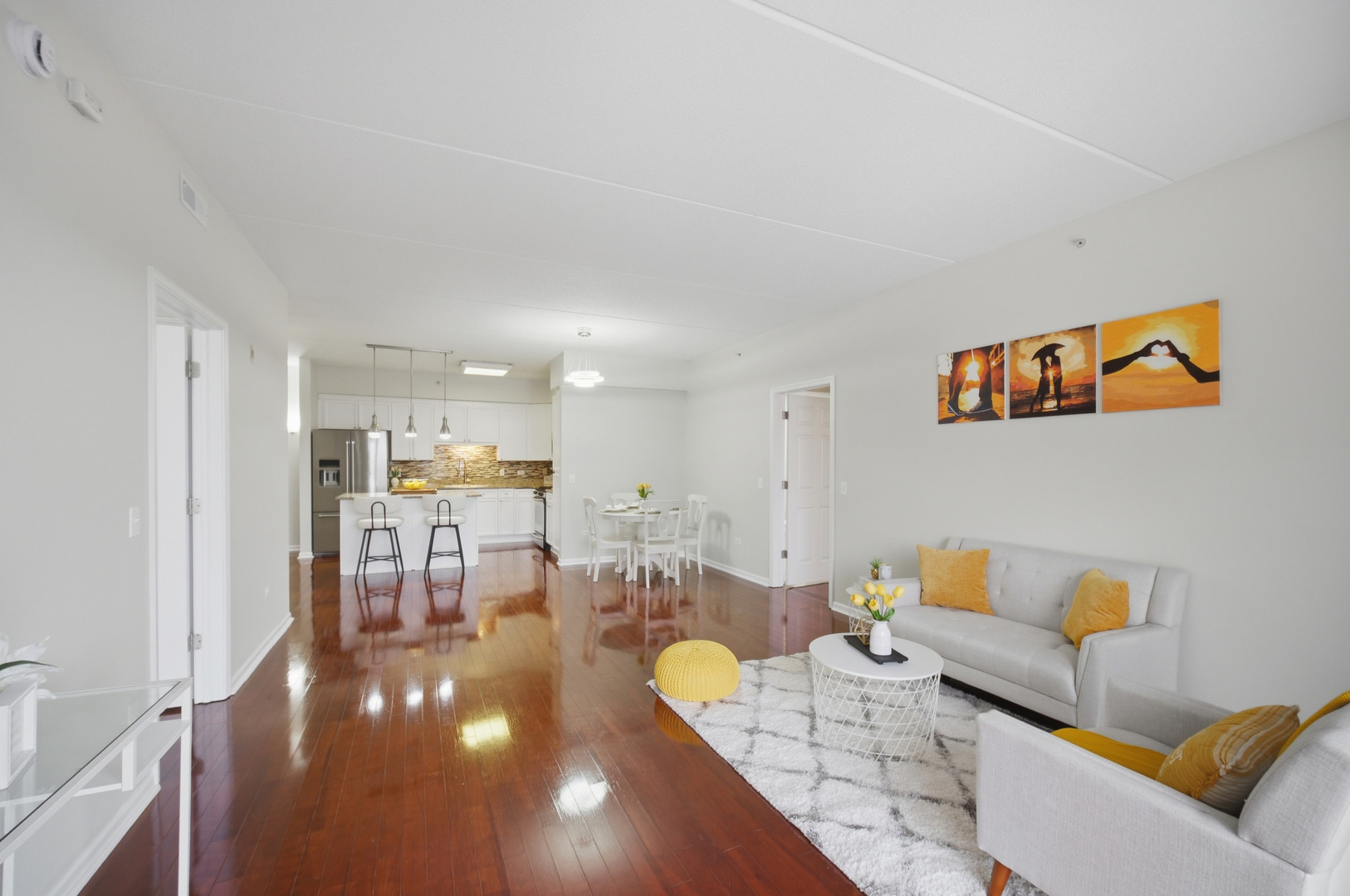 Des Plaines, Illinois 60016, United States, 2 Bedrooms Bedrooms, ,2 BathroomsBathrooms,Residential,Active,252724