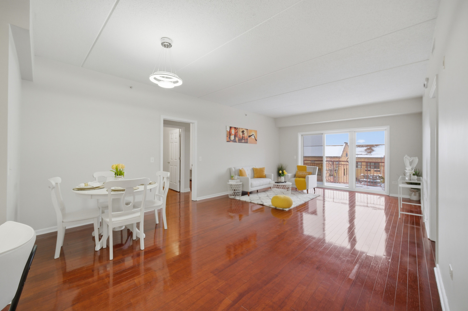 Des Plaines, Illinois 60016, United States, 2 Bedrooms Bedrooms, ,2 BathroomsBathrooms,Residential,Active,252724