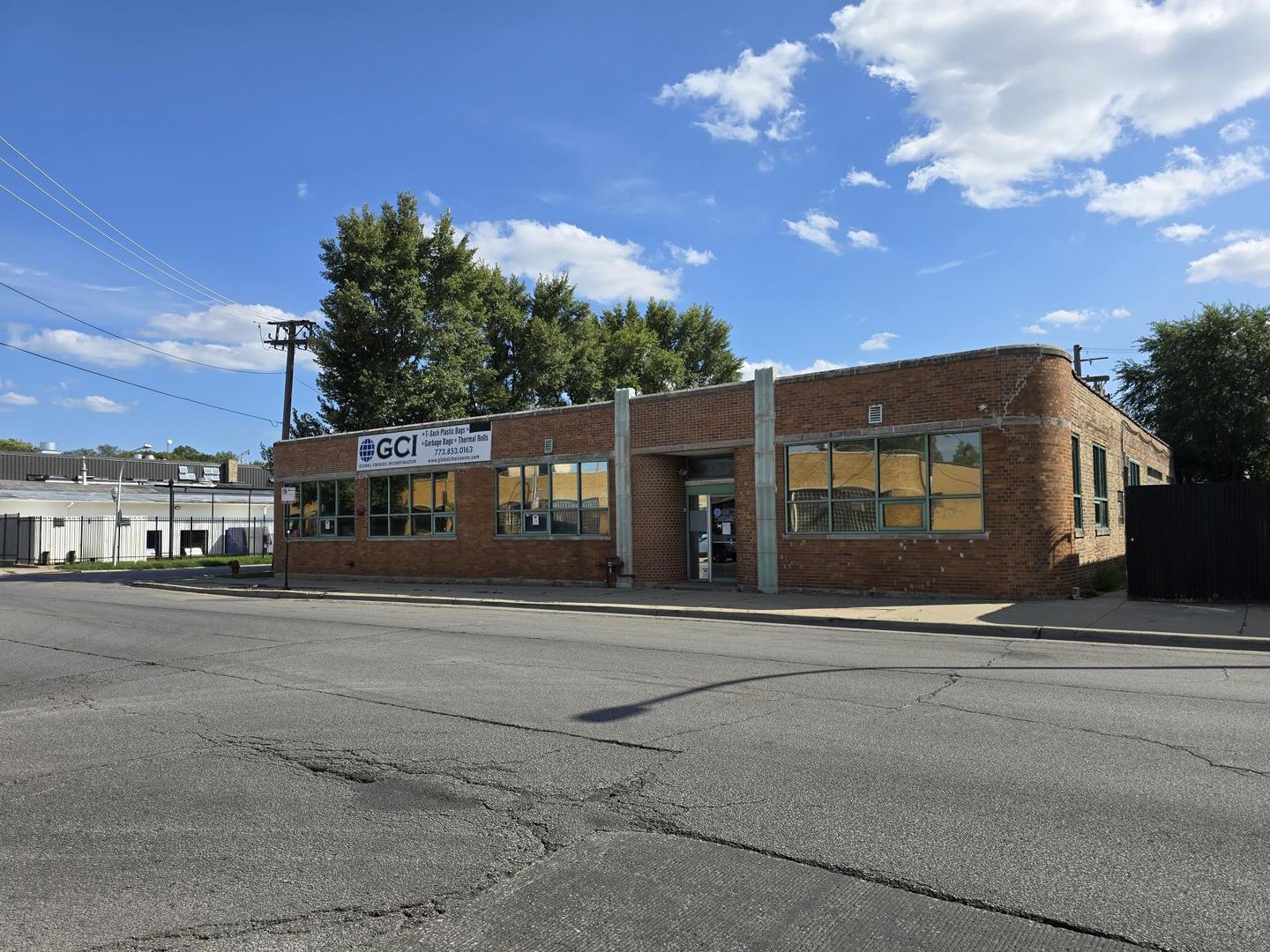 4535 W Addison Street