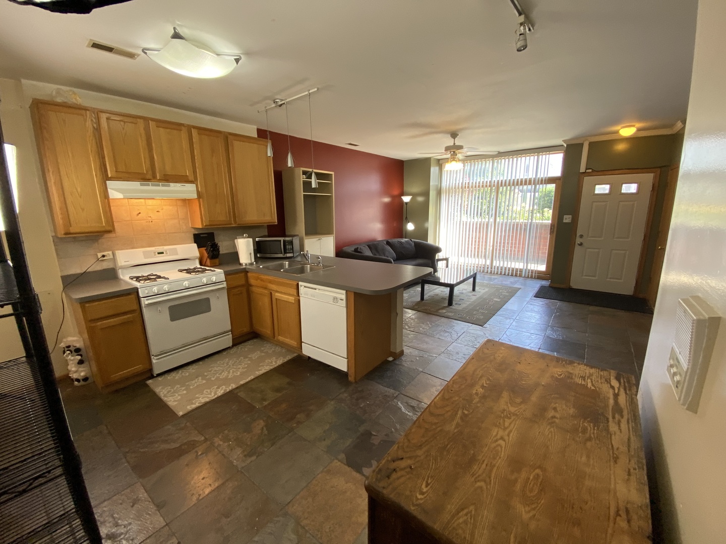 2442 W Fillmore Street